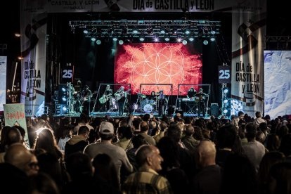 Una plaza abarrotada para celebrar el Día de Castilla y León