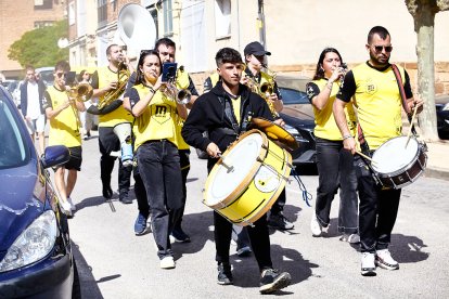 Una tradicional jornada festiva en el Parque Santa Clara a la que acudió todo el barrio