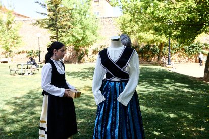 Una tradicional jornada festiva en el Parque Santa Clara a la que acudió todo el barrio