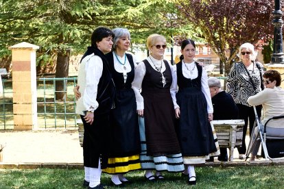 Una tradicional jornada festiva en el Parque Santa Clara a la que acudió todo el barrio