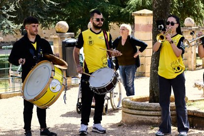 Una tradicional jornada festiva en el Parque Santa Clara a la que acudió todo el barrio