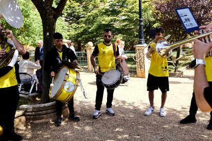 Una tradicional jornada festiva en el Parque Santa Clara a la que acudió todo el barrio