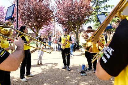 Una tradicional jornada festiva en el Parque Santa Clara a la que acudió todo el barrio