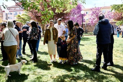 Una tradicional jornada festiva en el Parque Santa Clara a la que acudió todo el barrio