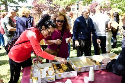 Una tradicional jornada festiva en el Parque Santa Clara a la que acudió todo el barrio