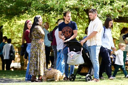 Una tradicional jornada festiva en el Parque Santa Clara a la que acudió todo el barrio