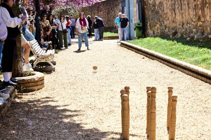 Una tradicional jornada festiva en el Parque Santa Clara a la que acudió todo el barrio