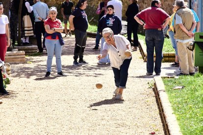 Una tradicional jornada festiva en el Parque Santa Clara a la que acudió todo el barrio