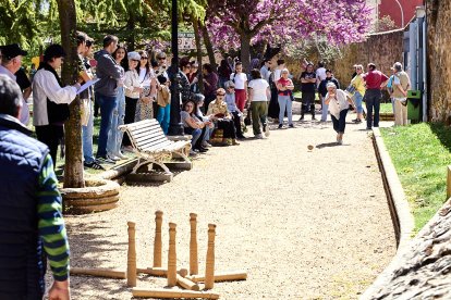 Una tradicional jornada festiva en el Parque Santa Clara a la que acudió todo el barrio
