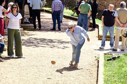 Una tradicional jornada festiva en el Parque Santa Clara a la que acudió todo el barrio