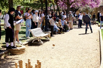 Una tradicional jornada festiva en el Parque Santa Clara a la que acudió todo el barrio