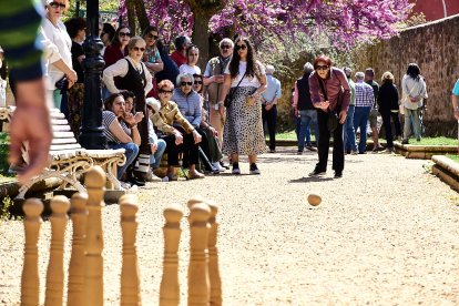 Una tradicional jornada festiva en el Parque Santa Clara a la que acudió todo el barrio