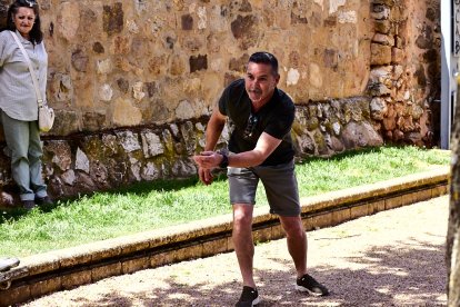 Una tradicional jornada festiva en el Parque Santa Clara a la que acudió todo el barrio