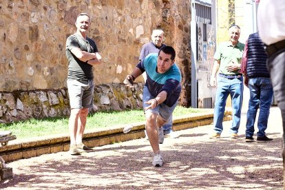 Una tradicional jornada festiva en el Parque Santa Clara a la que acudió todo el barrio