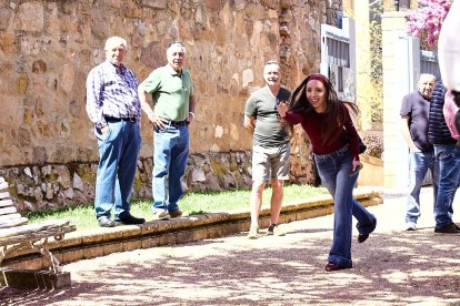 Una tradicional jornada festiva en el Parque Santa Clara a la que acudió todo el barrio