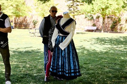 Una tradicional jornada festiva en el Parque Santa Clara a la que acudió todo el barrio