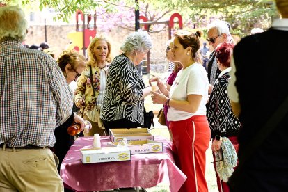 Una tradicional jornada festiva en el Parque Santa Clara a la que acudió todo el barrio