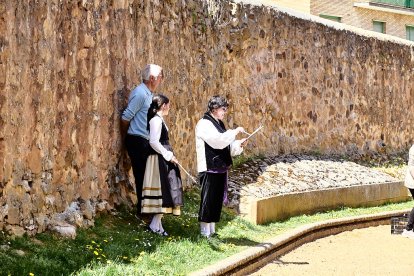 Una tradicional jornada festiva en el Parque Santa Clara a la que acudió todo el barrio