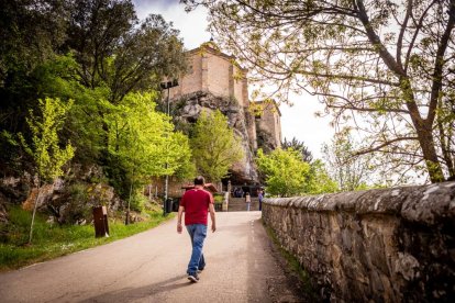 Una fiesta literaria para rendir homenaje a Juan Antonio Gaya Nuño y su obra El Santero de San Saturio