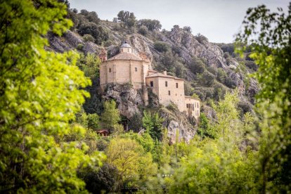 Una fiesta literaria para rendir homenaje a Juan Antonio Gaya Nuño y su obra El Santero de San Saturio