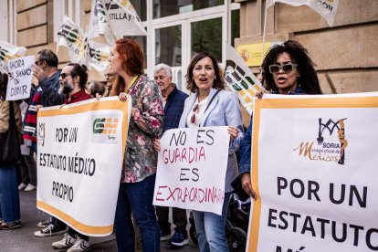 Reclaman un estatuto profesional propio, reconocimiento de la categoría y acabar con una abusiva jornada laboral