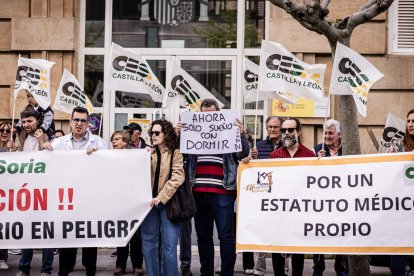 Reclaman un estatuto profesional propio, reconocimiento de la categoría y acabar con una abusiva jornada laboral