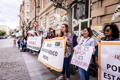 Reclaman un estatuto profesional propio, reconocimiento de la categoría y acabar con una abusiva jornada laboral