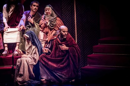 Una obra de teatro inspirada en los desfiles de Semana Santa