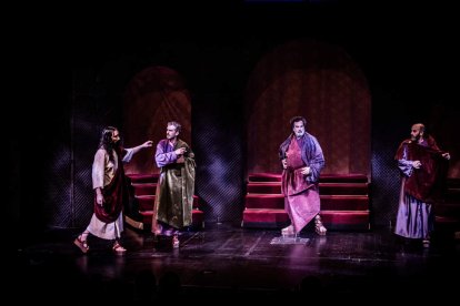Una obra de teatro inspirada en los desfiles de Semana Santa