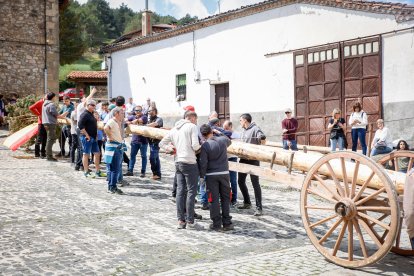 Como cada 1 de mayo, la localidad pinariega cumple con su tradición.