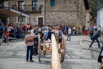 Como cada 1 de mayo, la localidad pinariega cumple con su tradición.