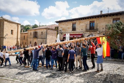 Como cada 1 de mayo, la localidad pinariega cumple con su tradición.