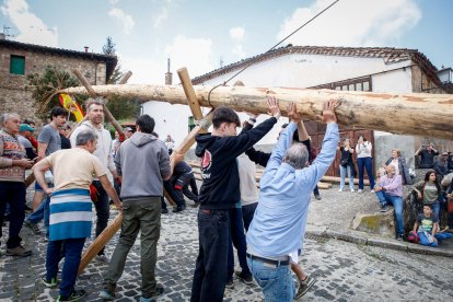 Como cada 1 de mayo, la localidad pinariega cumple con su tradición.