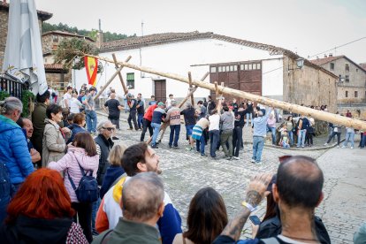 Como cada 1 de mayo, la localidad pinariega cumple con su tradición.