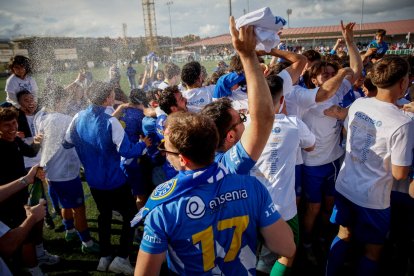 Celebración por todo lo alto del ascenso histórico del Calasanz.