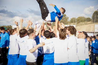 Celebración por todo lo alto del ascenso histórico del Calasanz.