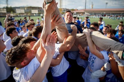Celebración por todo lo alto del ascenso histórico del Calasanz.