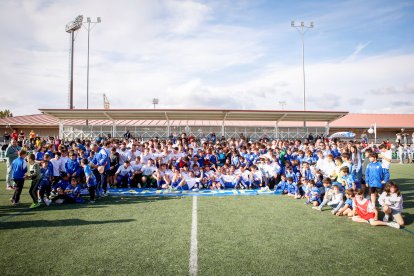 El club celebra su primer ascenso a Tercera Federación.