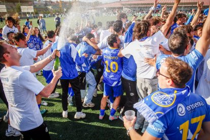 El club celebra su primer ascenso a Tercera Federación.