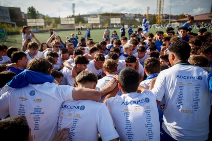 El club celebra su primer ascenso a Tercera Federación.
