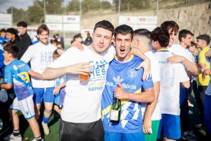 El club celebra su primer ascenso a Tercera Federación.