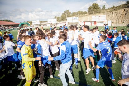 El club celebra su primer ascenso a Tercera Federación.