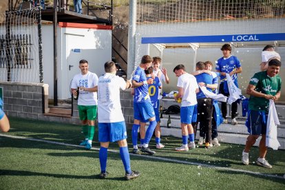 El club celebra su primer ascenso a Tercera Federación.