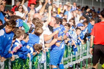 El club celebra su primer ascenso a Tercera Federación.