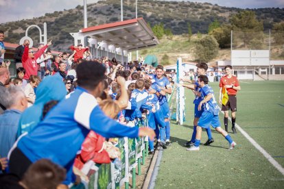 El club celebra su primer ascenso a Tercera Federación.