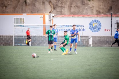 El club celebra su primer ascenso a Tercera Federación.