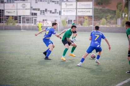 El club celebra su primer ascenso a Tercera Federación.