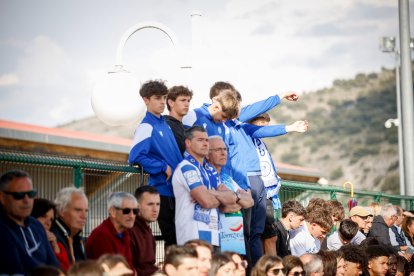 El club celebra su primer ascenso a Tercera Federación.
