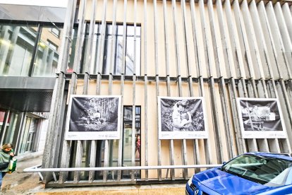 La calle se convierte en museo para celebrar el X aniversario de OnPhoto Soria.