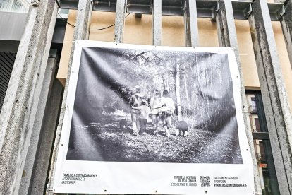 La calle se convierte en museo para celebrar el X aniversario de OnPhoto Soria.